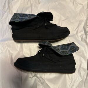 Sanuk boots